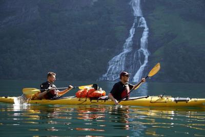 2 días de aventura en kayak por el fiordo de Geiranger 2 días de aventura en kayak por el fiordo de Geiranger