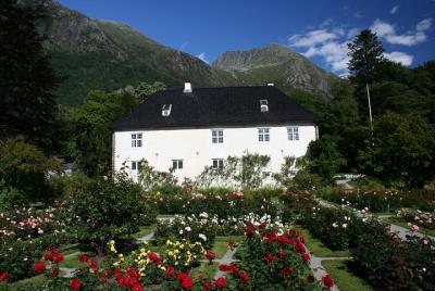 Excursión de un día a Rosendal - incluye crucero Hardangerfjord E Excursión de un día a Rosendal - incluye crucero Hardangerfjord E