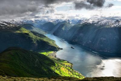 Viaje privado de ida y vuelta de día completo desde Oslo a Sognef Viaje privado de ida y vuelta de día completo desde Oslo a Sognef