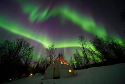 Crystal Lavvo, moto de nieve y Aurora