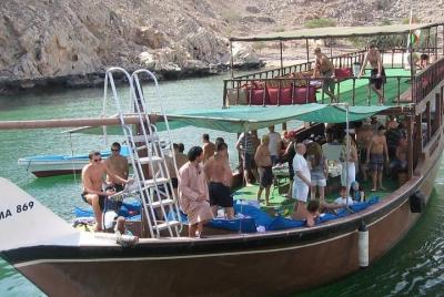 Full Day Dhow Cruise: Khasab Tours (actividades al aire libre)