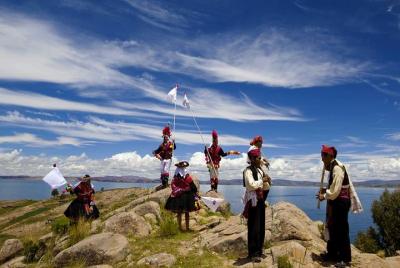 Experiencia de un día completo en el lago Titicaca