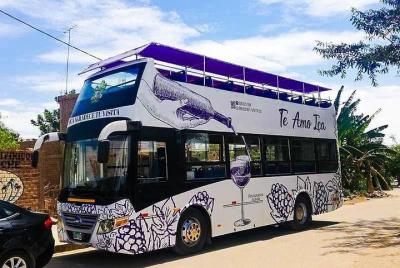 Bus turístico en Ica y Huacachina
