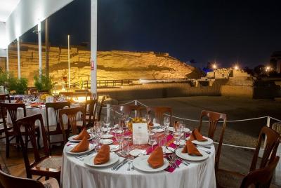 Cena en el restaurante Huaca Pucllana.