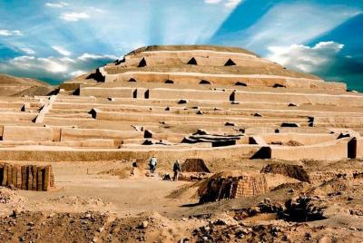 Excursión al Centro Ceremonial Cahuachi desde Nasca Excursión al Centro Ceremonial Cahuachi desde Nasca
