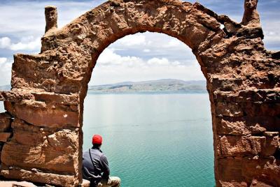 Tour de día completo a las islas flotantes de Uros y Taquile con 