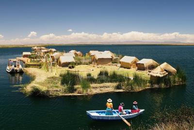 Tour de medio día a la isla de Uros para pasajeros ubicados en ár