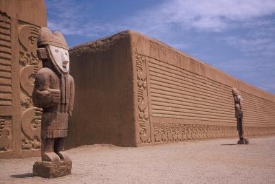 Tour al Templo Dragón, al sitio arqueológico Chan Chan y a la pla