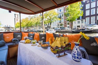 Crucero en barco de 75 minutos (bebidas y queso holandés incluido Crucero en barco de 75 minutos (bebidas y queso holandés incluido