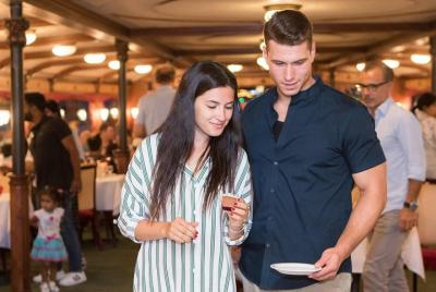 Crucero con cena en Budapest por el Danubio  Crucero con cena en Budapest por el Danubio