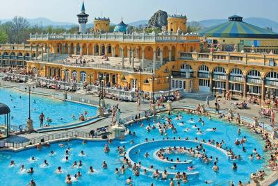 Entrada privada al Balneario Széchenyi de Budapest con masaje opc Entrada privada al Balneario Széchenyi de Budapest con masaje opc