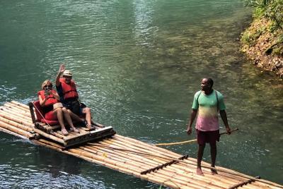 Tour privado de rafting en bambú por el río Martha Brae incluido  Tour privado de rafting en bambú por el río Martha Brae incluido