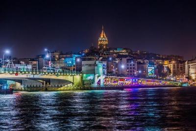 Crucero con cena por el Bósforo con espectáculo turco nocturno (t Crucero con cena por el Bósforo con espectáculo turco nocturno (t