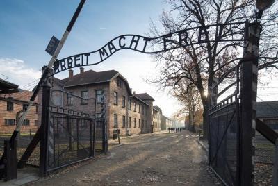 Recorrido histórico de Auschwitz-Birkenau desde Cracovia con tran