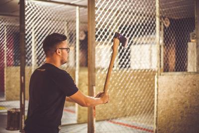 Experiencia de lanzamiento de hachas en Varsovia Experiencia de lanzamiento de hachas en Varsovia