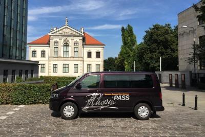 Varsovia de Chopin: visita guiada en minivan con concierto de pia