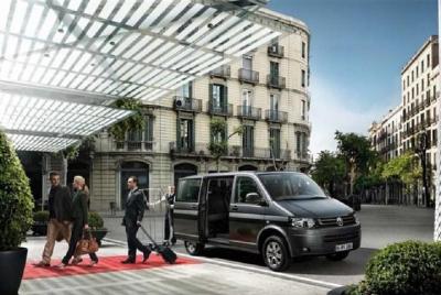 Transferencia privada de ida y vuelta: Aeropuerto Chopin de Varso Transferencia privada de ida y vuelta: Aeropuerto Chopin de Varso