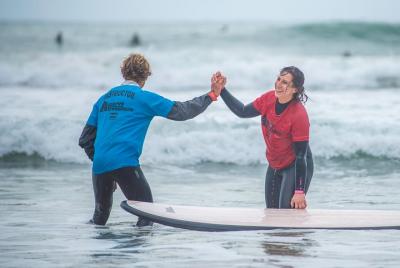 Lección de surf de 2 horas en la hermosa costa oeste de Algarve