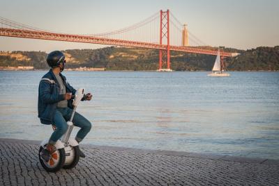 Sitgo y Tuk Tuk junto al Riverside (Cais do Sodré a Belém)