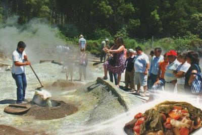 Excursión guiada de día completo a Furnas con almuerzo incluido