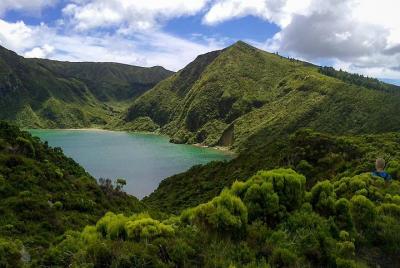 Sendero Lagoa do Fogo Excursión a pie de día completo con almuerz