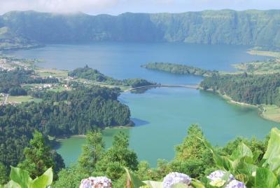 Excursión de día completo en Sete Cidades y Lagoa do Fogo con alm