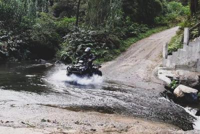 Tour en quad - Lagoa de Fogo (medio día)