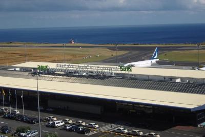 Traslado privado desde los hoteles de Ponta Delgada al aeropuerto