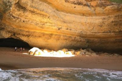 Excursiones a las cuevas de Benagil