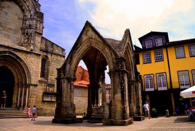 Excursión para grupos pequeños por Guimarães y Braga con almuerzo