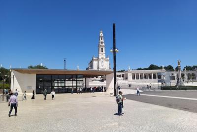 Tour privado al Santuario de Fátima y Aljustrel con almuerzo típi Tour privado al Santuario de Fátima y Aljustrel con almuerzo típi