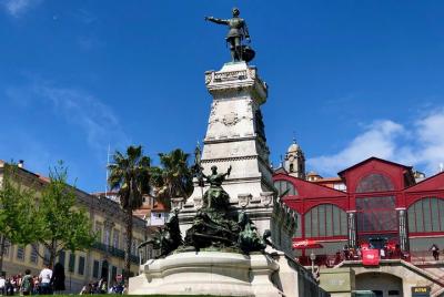 Walking tour through the center of Porto. Small Groups