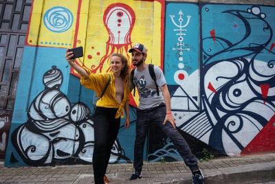 Contrastes del Tour Privado de Oporto: Arte Clásico y Urbano