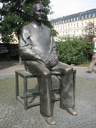 Estatua de Bertold Brecht