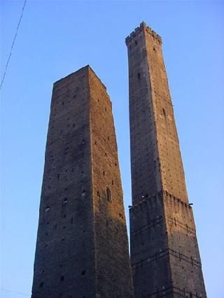 Italia Castel Guelfo Di Bologna  Torres Pendenti Torres Pendenti Emilia Romagna - Castel Guelfo Di Bologna  - Italia