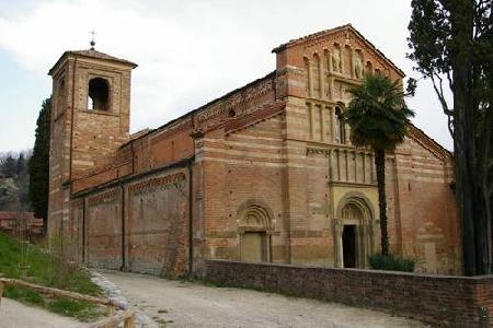 Hoteles cerca de Santa María de Vezzolano  Asti