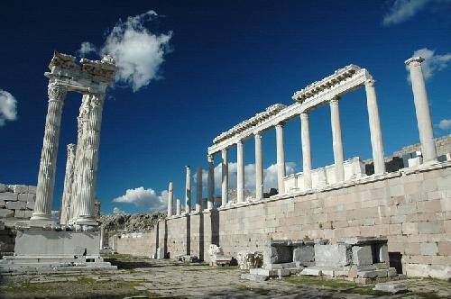 Turquía Bergama  Templo de Trajano Templo de Trajano Izmir - Bergama  - Turquía