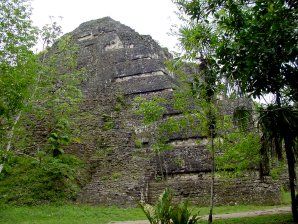 Guatemala Parque Nacional de Tikal Plaza de la Gran Pirámide o Mundo Perdido Plaza de la Gran Pirámide o Mundo Perdido Guatemala - Parque Nacional de Tikal - Guatemala
