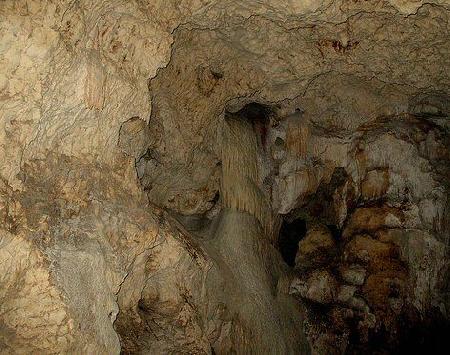 El Pomier Caves