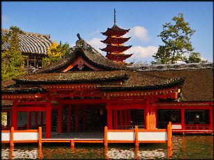 Japón Isla de Miyajima Pagoda Pagoda Japón - Isla de Miyajima - Japón