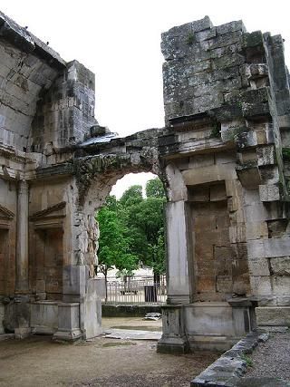 Francia Nîmes  Ruinas del Templo de Diana. Ruinas del Templo de Diana. Francia - Nîmes  - Francia