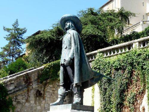 Francia Auch  Estatua de D´Artagnan Estatua de D´Artagnan Auch - Auch  - Francia