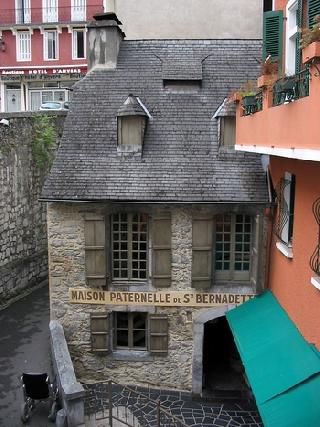Francia Lourdes  Casa natal de la Santa Bernadette Casa natal de la Santa Bernadette Hautes Pyrénées - Lourdes  - Francia