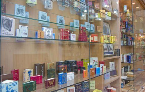 Azerbaiyán Baku  Museo de Libros en Miniatura Museo de Libros en Miniatura Baki - Baku  - Azerbaiyán