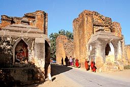 Myanmar Bagan Tharaba Gate Tharaba Gate Bagan - Bagan - Myanmar