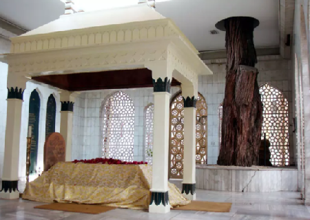 Hotels near Hazrat Inayat Khan Mausoleum  New Delhi