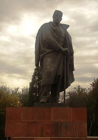 Tayikistán Dushanbe  Monumento a Gorky y Ayni Monumento a Gorky y Ayni Tayikistán - Dushanbe  - Tayikistán
