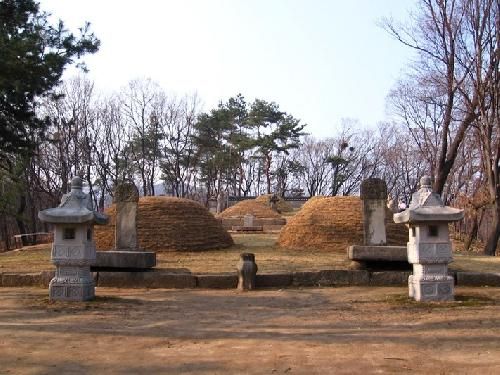 Korea del Sur Seúl Tumbas Reales de la Dinastía Yi Tumbas Reales de la Dinastía Yi Korea del Sur - Seúl - Korea del Sur