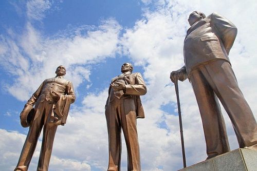 Botsuana Gaborone  Monumento a los Tres Dikgosi Monumento a los Tres Dikgosi Gaborone - Gaborone  - Botsuana