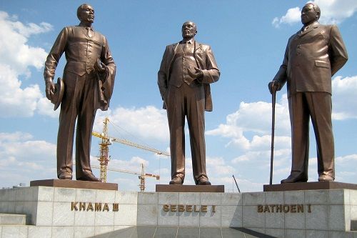 Botsuana Gaborone  Monumento a los Tres Dikgosi Monumento a los Tres Dikgosi Botsuana - Gaborone  - Botsuana